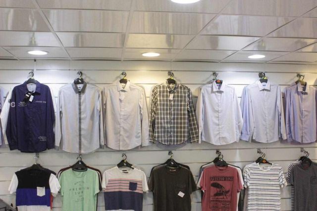 شیوه عجیب فروش پوشاک بنگلادشی به ایرانی ها | لباس های مانده ای که با گونی به کشور می آیند!
