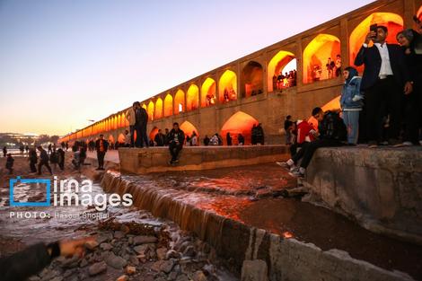 جاری شدن آب در زاینده رود